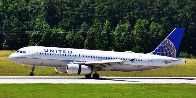 Airbus A320 (N473UA) - Never seen a bus pop a wheelie before.  I know, not really, but let me have my fun.  From the RDU observation deck, 6/4/18.