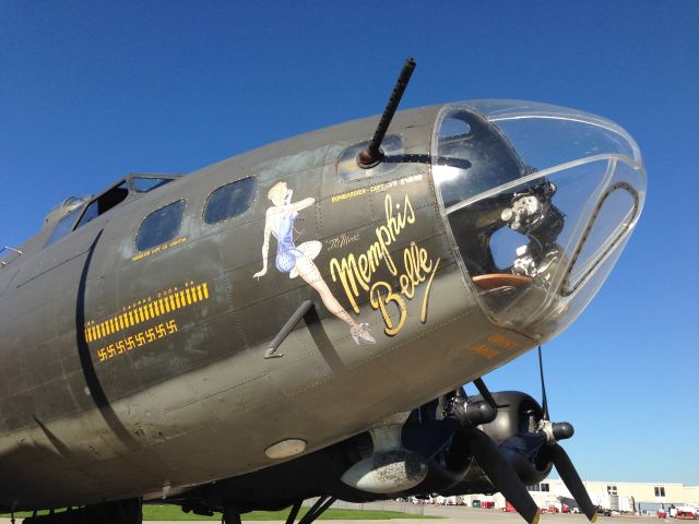 Boeing B-17 Flying Fortress — - Memphis Belle