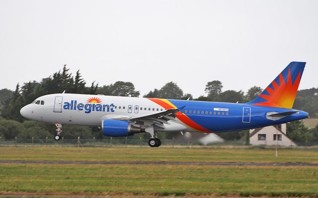 Airbus A320 (N259NV) - allegiant air a320-214 hz-as12 (n259nv) landing at shannon 31/7/18.