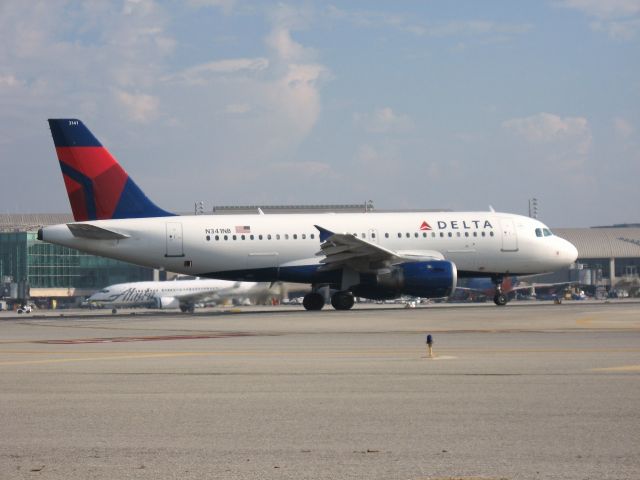 Airbus A319 (N341NB) - Holding on RWY 19R