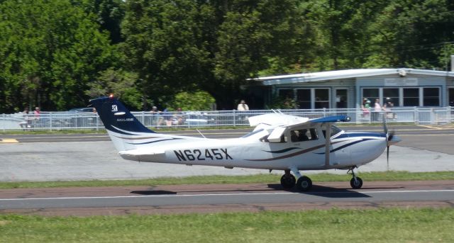 Cessna Skylane (N6245X) - Taxiing for departure is this 2008 Cessna 182T Skylane from the Spring of 2022.