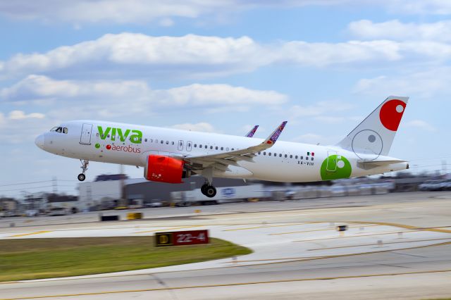 Airbus A320 (XA-VIH)