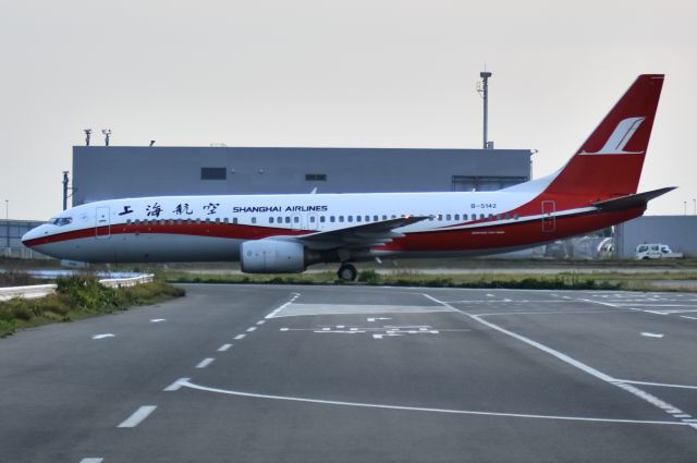 Boeing 737-800 (B-5142)
