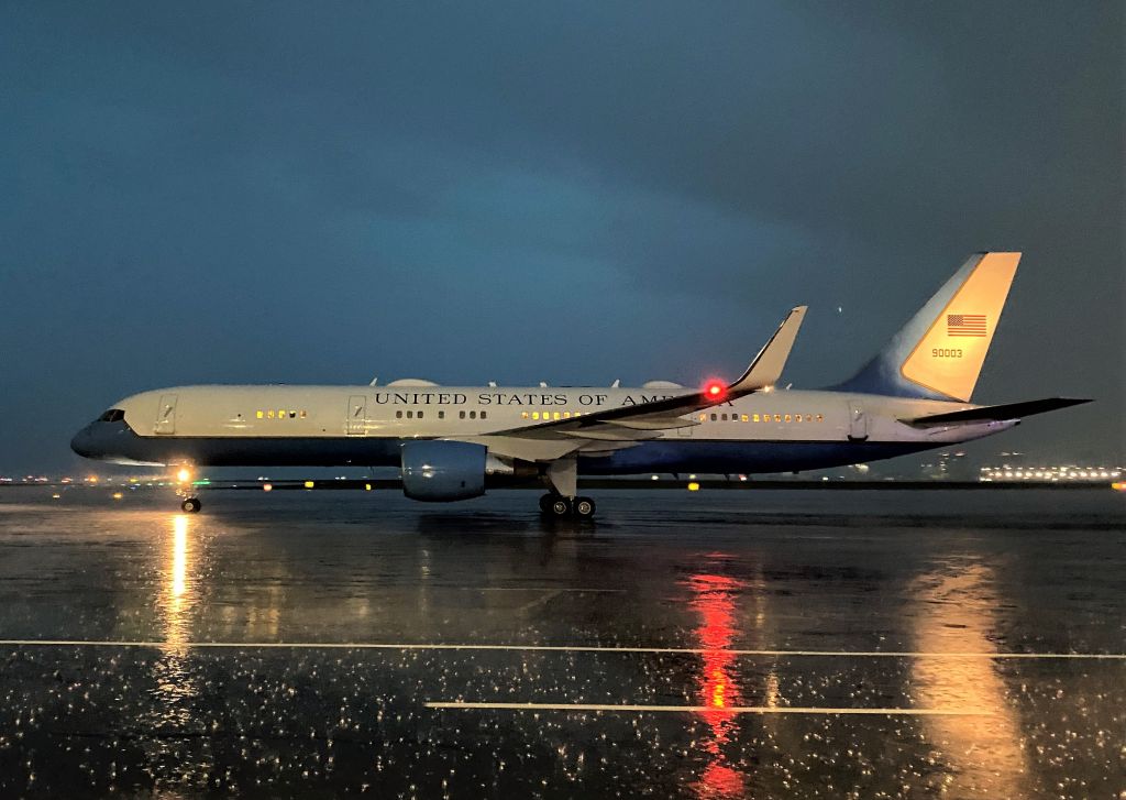 Boeing 757-200 (99-0003) - USA
