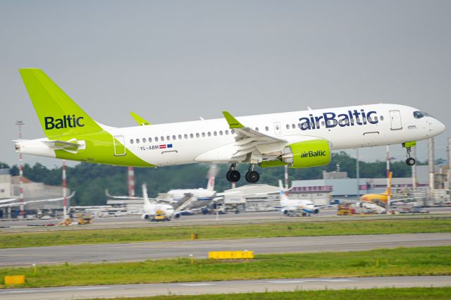 Airbus A220-300 (YL-ABM)