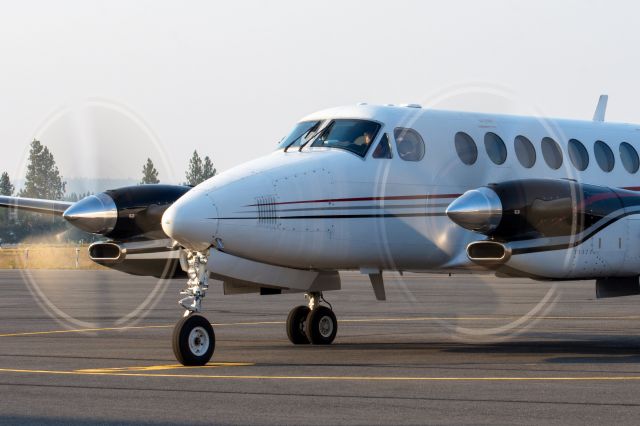 Beechcraft Super King Air 350 (N17WC) - WCC17