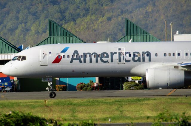 Airbus A321 (N185AN)