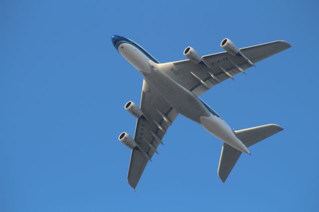 Airbus A380-800 (B-6136) - FINAL APPROACH KLAX 24R