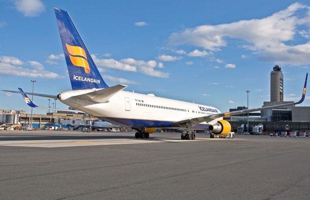 BOEING 767-300 (TF-ISN) - named - Svortuborgir