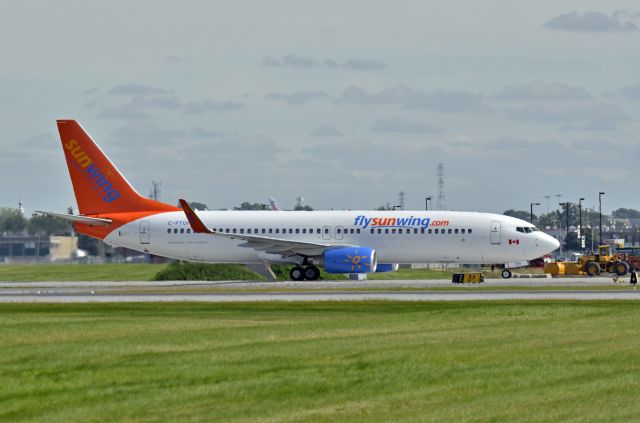 Boeing 737-800 (C-FTOP)