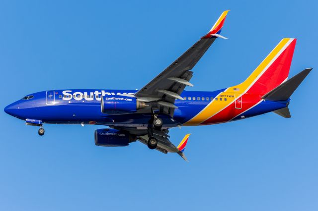 Boeing 737-700 (N277WN) - Southwest 737 arriving from Las Vegas (LAS)