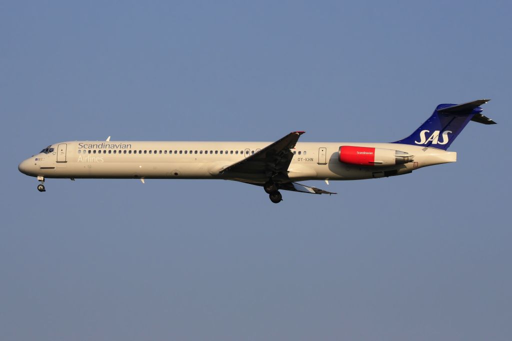 McDonnell Douglas MD-82 (OY-KHN)