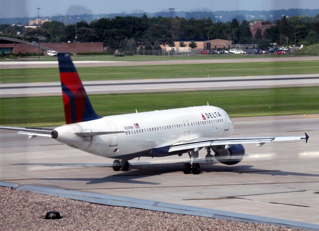 Airbus A320 (N339NW) - Taxiing at MSP on 07/31/2011