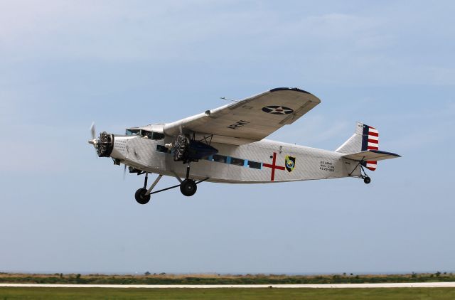 Ford Tri-Motor (N8419) - A 1929 Ford 5-AT-C Tri-Motor, N8419/A.C.29-058 (cn 5-AT-58), registered to the Kalamazoo Aviation History Museum at Burke Lakefront Airport on 30 May 2013.