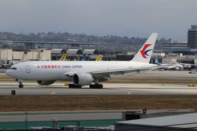 BOEING 777-200LR (B-222V)