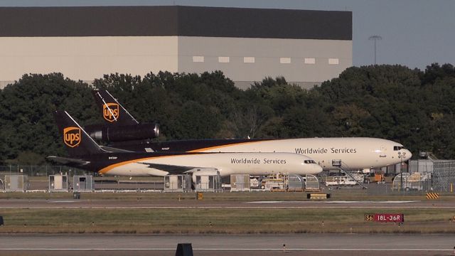 Boeing 757-200 (N473UP) - also pictured: N296UP (MD11)