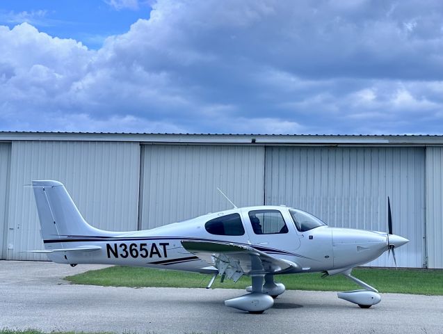 Cirrus SR-20 (N365AT)