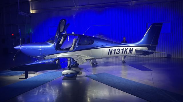 Cirrus SR-22 (N131KM)
