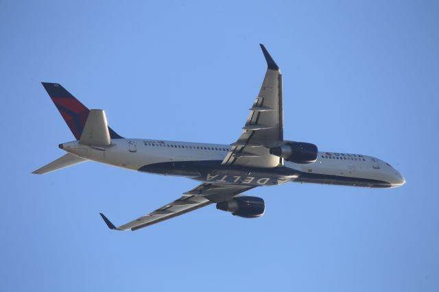 Boeing 757-200 (N537US)