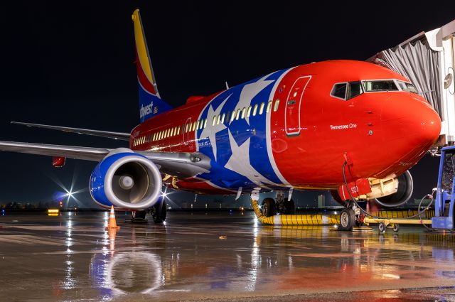 Boeing 737-700 (N922WN) - Tennessee One sitting in BOI after a rainstorm. Full quality photo: a rel=nofollow href=http://www.airliners.net/user/photo-corner/photo/4027073http://www.airliners.net/user/photo-corner/photo/4027073/a