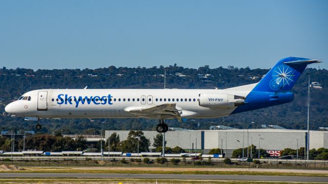 Fokker 100 (VH-FNY)