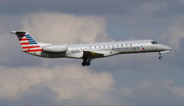 Embraer ERJ-135 (N856AE)