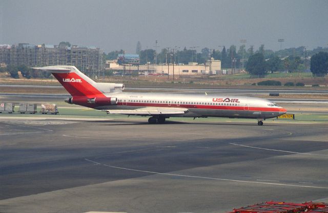 BOEING 727-200 (N787US) - Taxing at KLAX Intl Airport on 1989/08/29