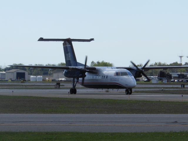 de Havilland Dash 8-100 (N815EX)