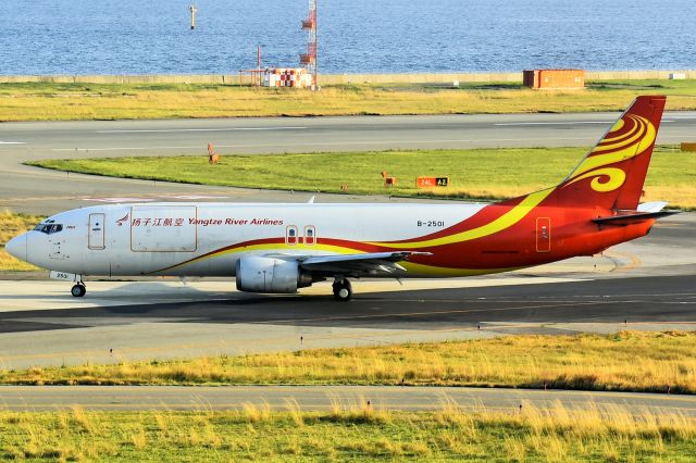 BOEING 737-400 (B-2501)