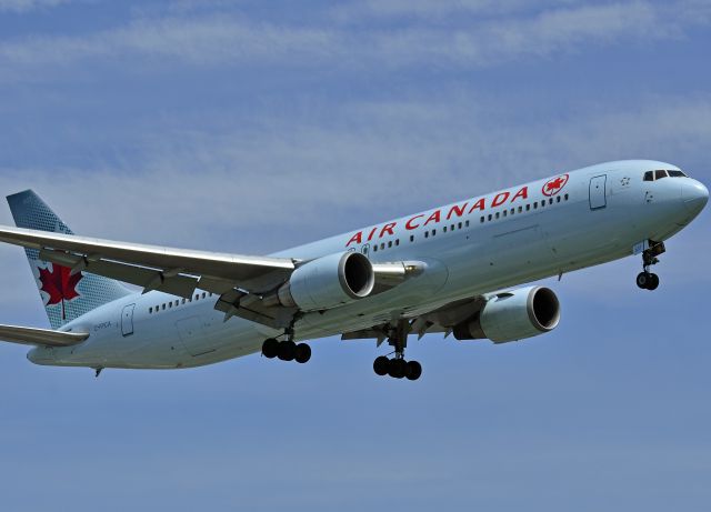 BOEING 767-300 (C-FPCA)