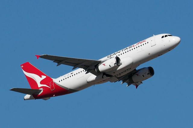 Airbus A320 (VH-JQL) - Airbus A320-232 cn2185. QantasLink VH-JQL Golden Wattle. YPPH 10 February 2022