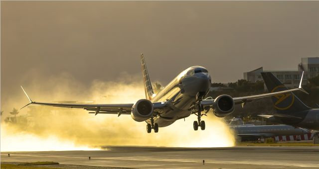 Boeing 737 MAX 8 (N304RB) - Golden hour departure of the American airlines Boeing 737 max.