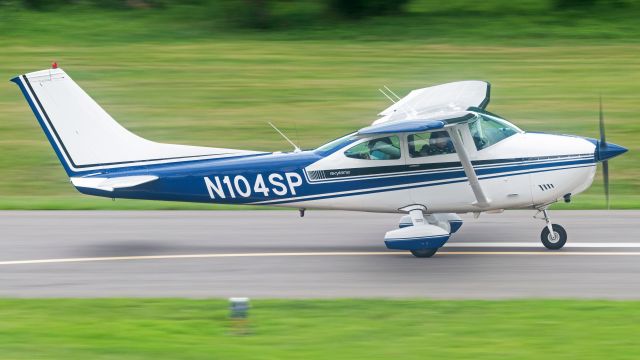 Cessna Skylane (N104SP) - N104SP slowing down on College Park Airport's runway 15 after a flight from Salisbury 