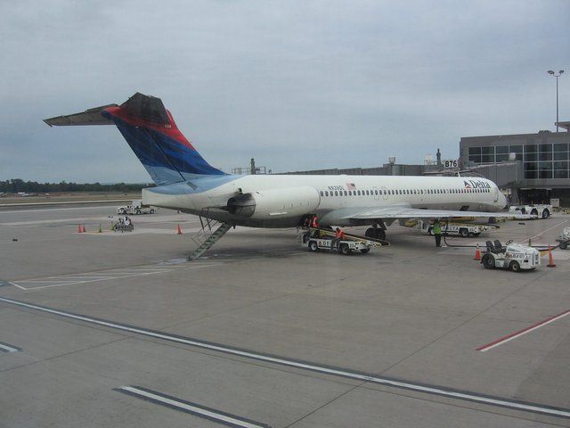 McDonnell Douglas MD-88 —