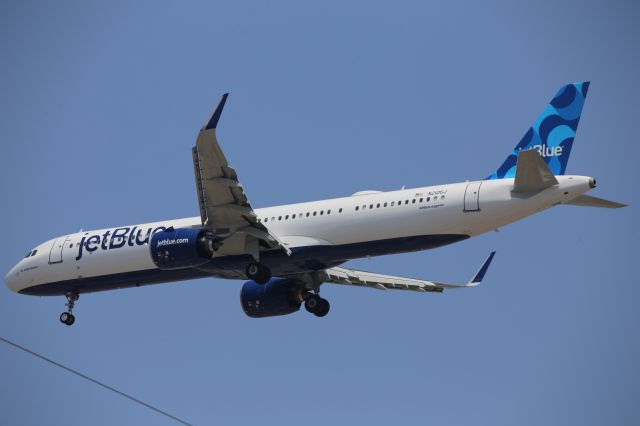 Airbus A321neo (N2105J)