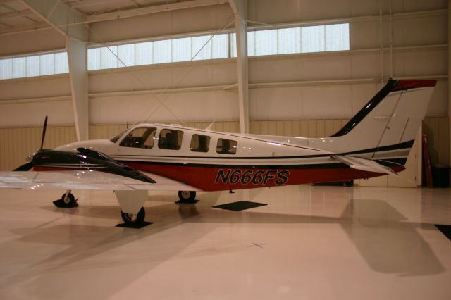 Beechcraft Baron (58) (N666FS)