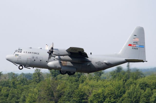 Lockheed C-130 Hercules (92-3024) - 92-3024 (c/n 382-5315) from the 910th Airlift Wing, Air Force Reserve Command (AFRC). Photo taken on 22 June 2013.