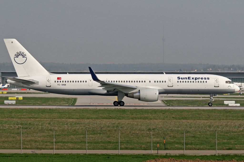 Boeing 757-200 (TC-SNB)