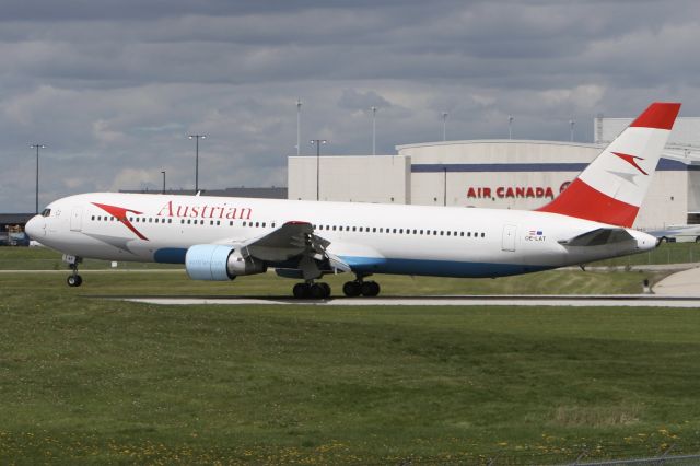 BOEING 767-300 (OE-LAT) - May 6, 2010 - landed Toronto 