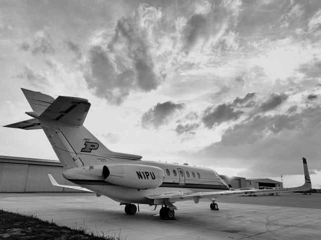 Hawker 800 —