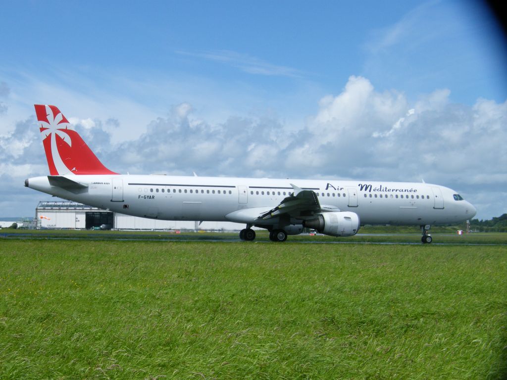 Airbus A321 (F-GYAR) - F-GYAR A321 DEP SHANNON 16-06-2011