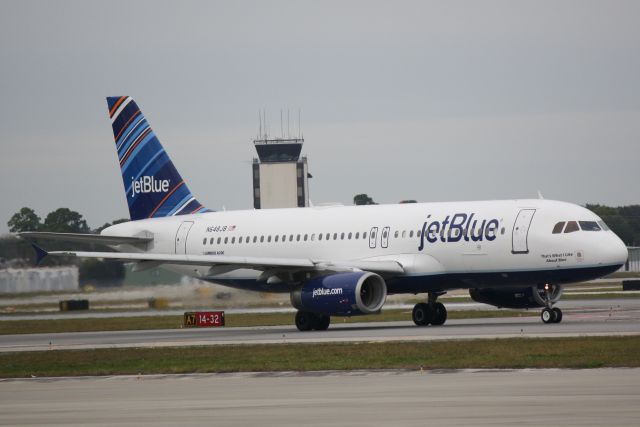 Airbus A320 (N648JB) - JetBlue Flight 164 (N648JB) "Thats What I Like About Blue" prepares for flight at Sarasota-Bradenton International Airport