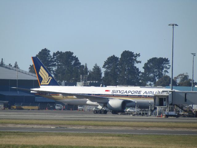 Boeing 777-200 (9V-SVG)