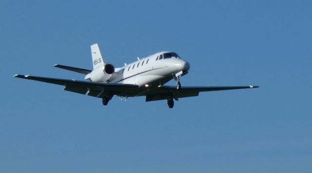 Cessna Citation Excel/XLS (N851JS) - On short final is this 2000 Cessna Citation 560XLS in the Summer of 2022.