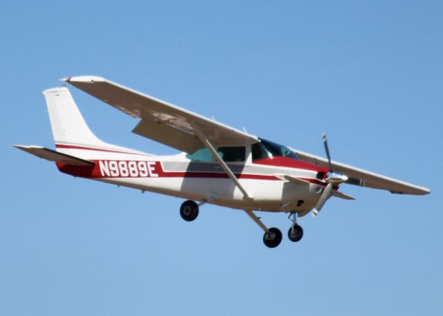 Cessna Skylane (N9889E) - At Downtown Shreveport.