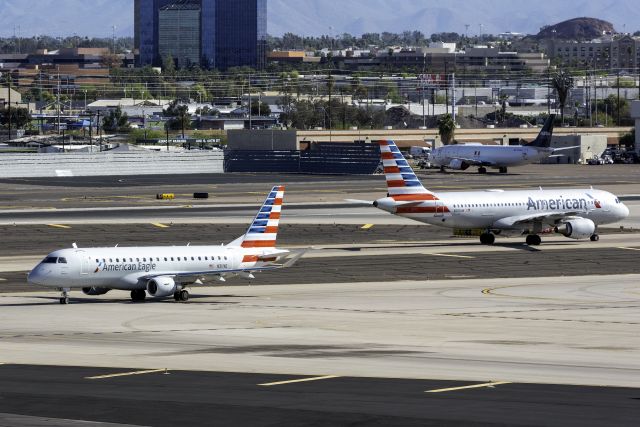 Embraer 175 (N311VE)