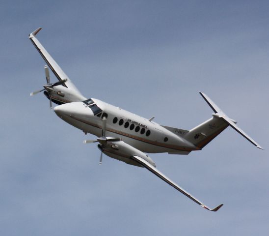 Beechcraft Super King Air 300 (C-GNLF)