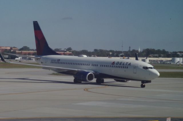 Boeing 737-800 (N3755D)