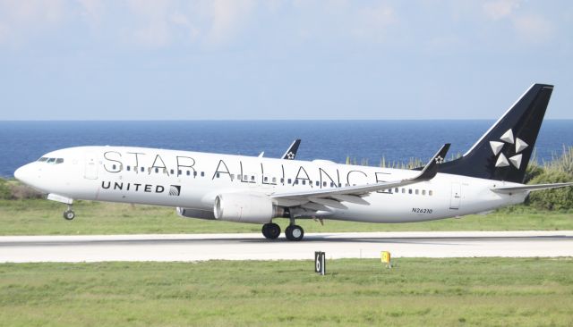 Boeing 737-800 (N26210)