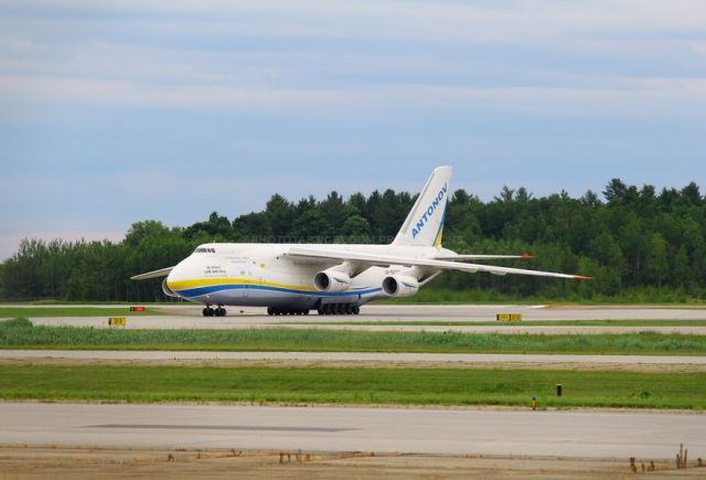 Antonov An-124 Ruslan (UR-82008) - Pulling in from the opposite runway.